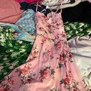 i’m selling this dress bc i never wear it